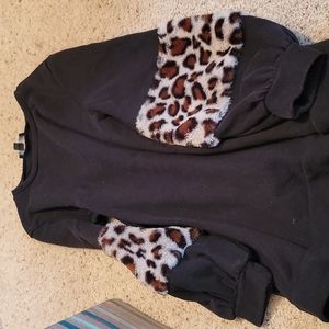 Suzanne Betro Black Cheetah print Sweater